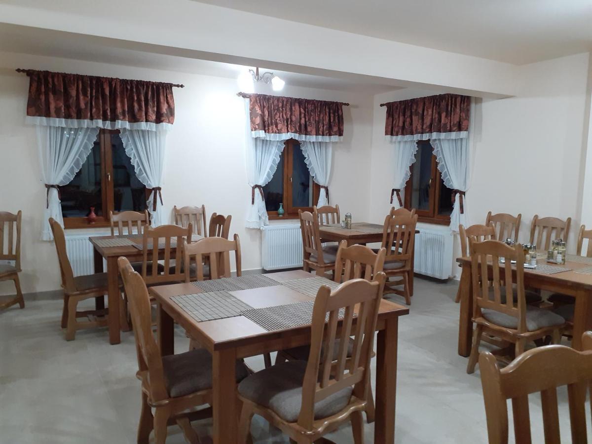 Pensiunea Bradul Dealu Stefanitei Esterno foto
